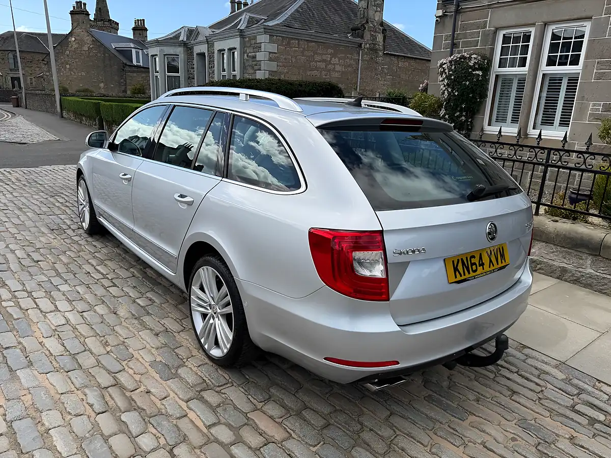 Used 2014 Skoda Superb Elegance Brilliant Silver - Interior and Exterior details 13