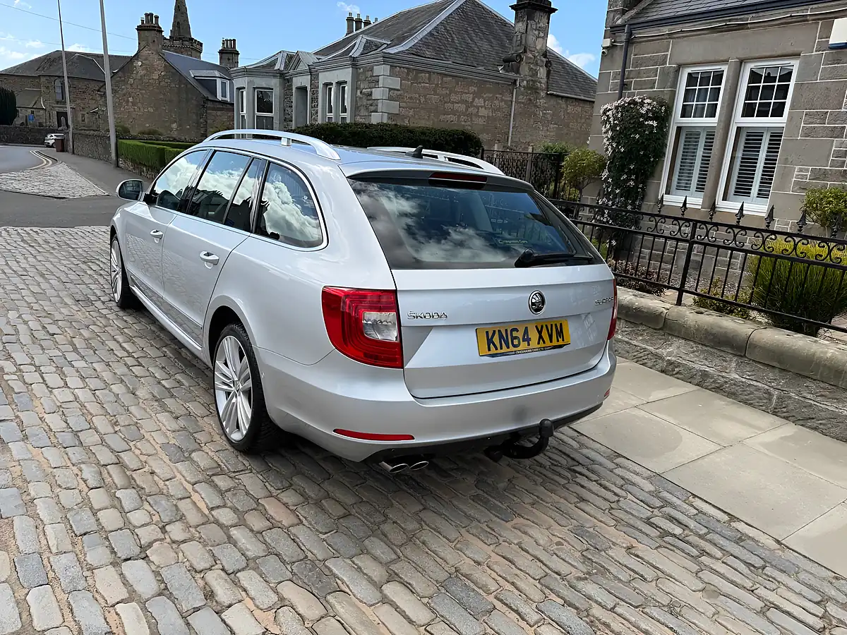 Used 2014 Skoda Superb Elegance Brilliant Silver - Interior and Exterior details 14