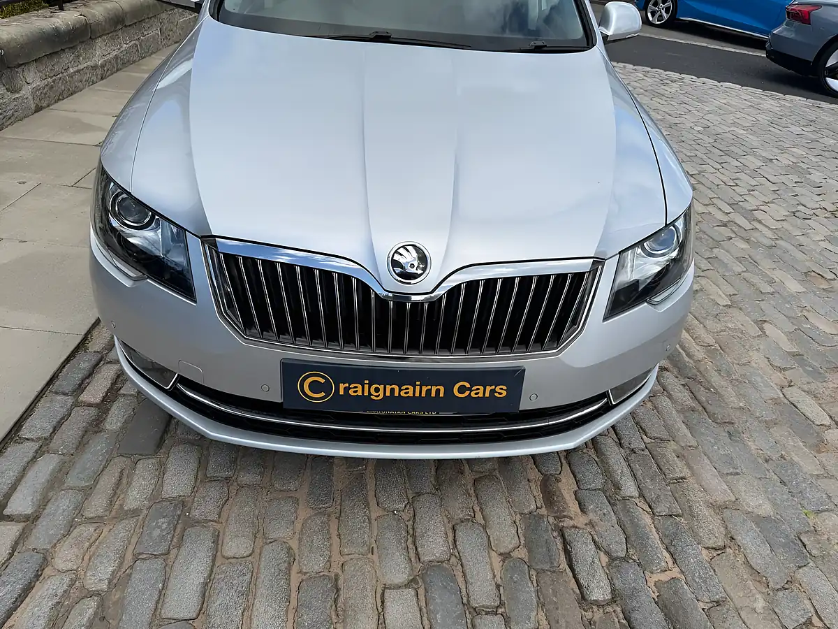Used 2014 Skoda Superb Elegance Brilliant Silver - Interior and Exterior details 16