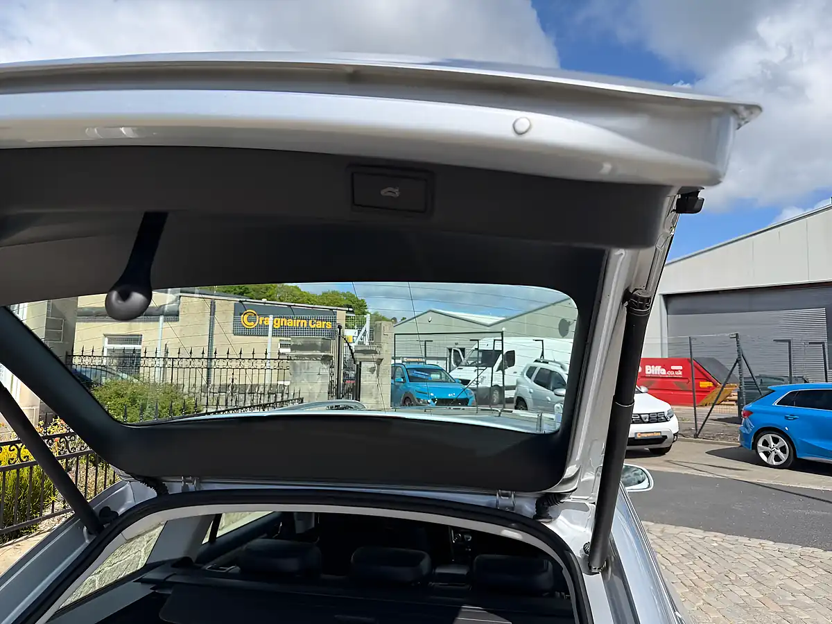 Used 2014 Skoda Superb Elegance Brilliant Silver - Interior and Exterior details 18