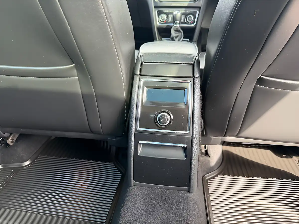 Used 2014 Skoda Superb Elegance Brilliant Silver - Interior and Exterior details 20