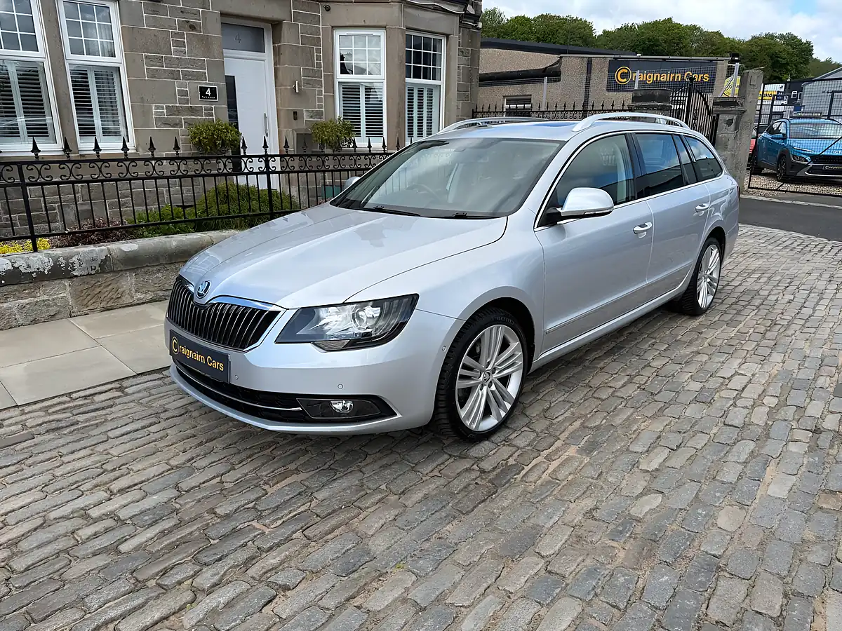 Used 2014 Skoda Superb Elegance Brilliant Silver - Interior and Exterior details 3