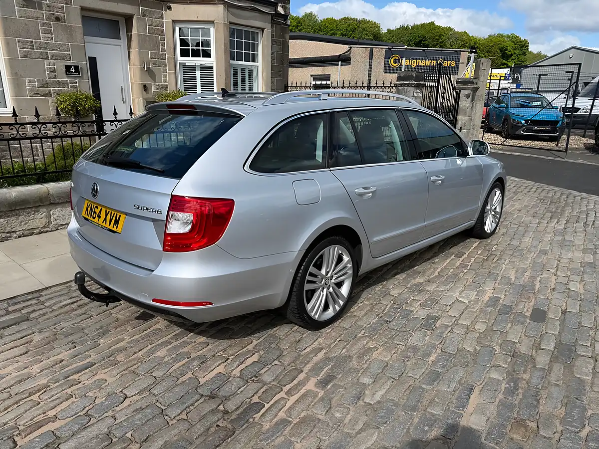 Used 2014 Skoda Superb Elegance Brilliant Silver - Interior and Exterior details 5