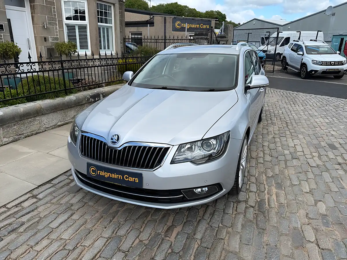 Used 2014 Skoda Superb Elegance Brilliant Silver - Interior and Exterior details 6