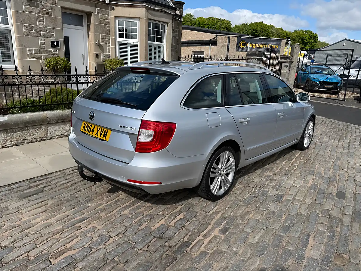 Used 2014 Skoda Superb Elegance Brilliant Silver - Interior and Exterior details 8