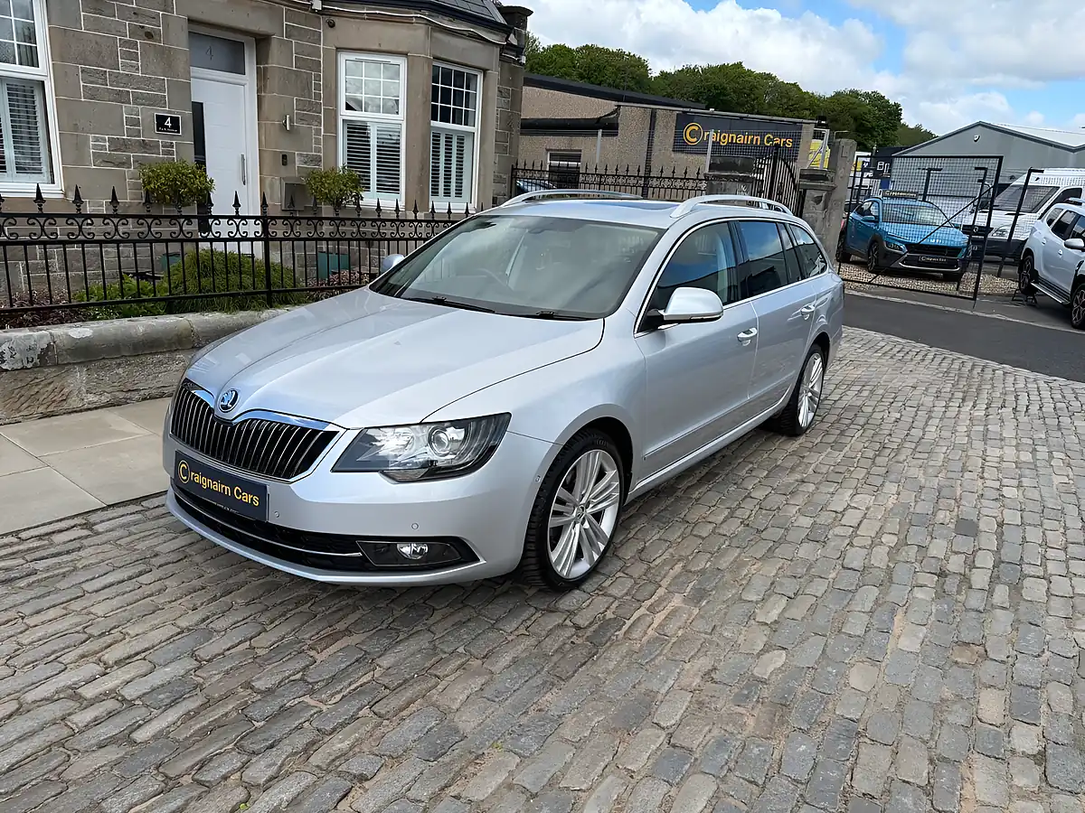 Used 2014 Skoda Superb Elegance Brilliant Silver - Interior and Exterior details 9
