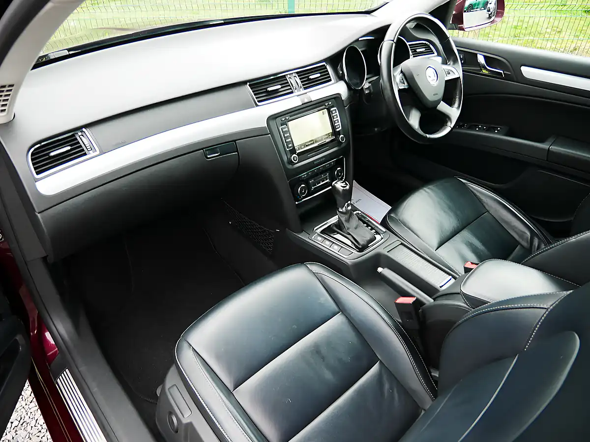Used 2014 Skoda Superb Elegance Red - Interior and Exterior details 12