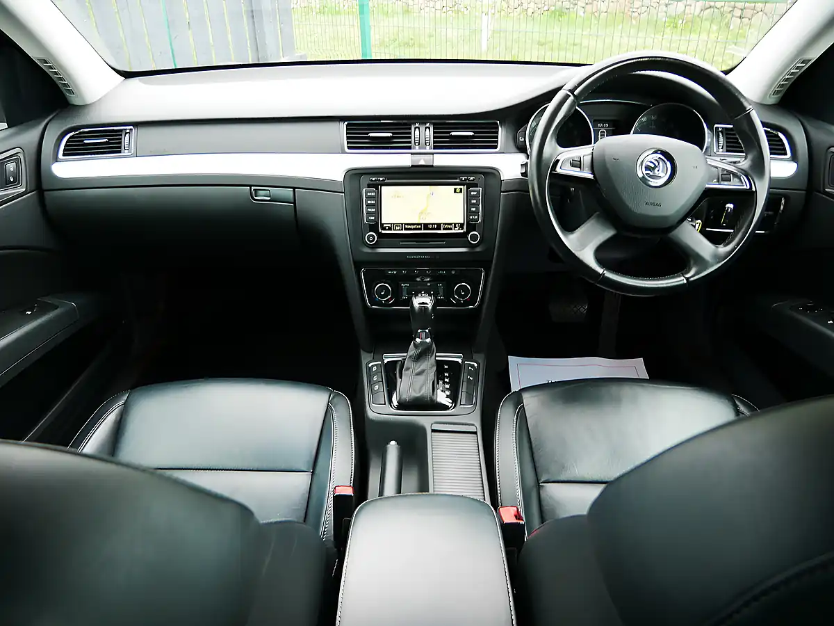 Used 2014 Skoda Superb Elegance Red - Interior and Exterior details 13