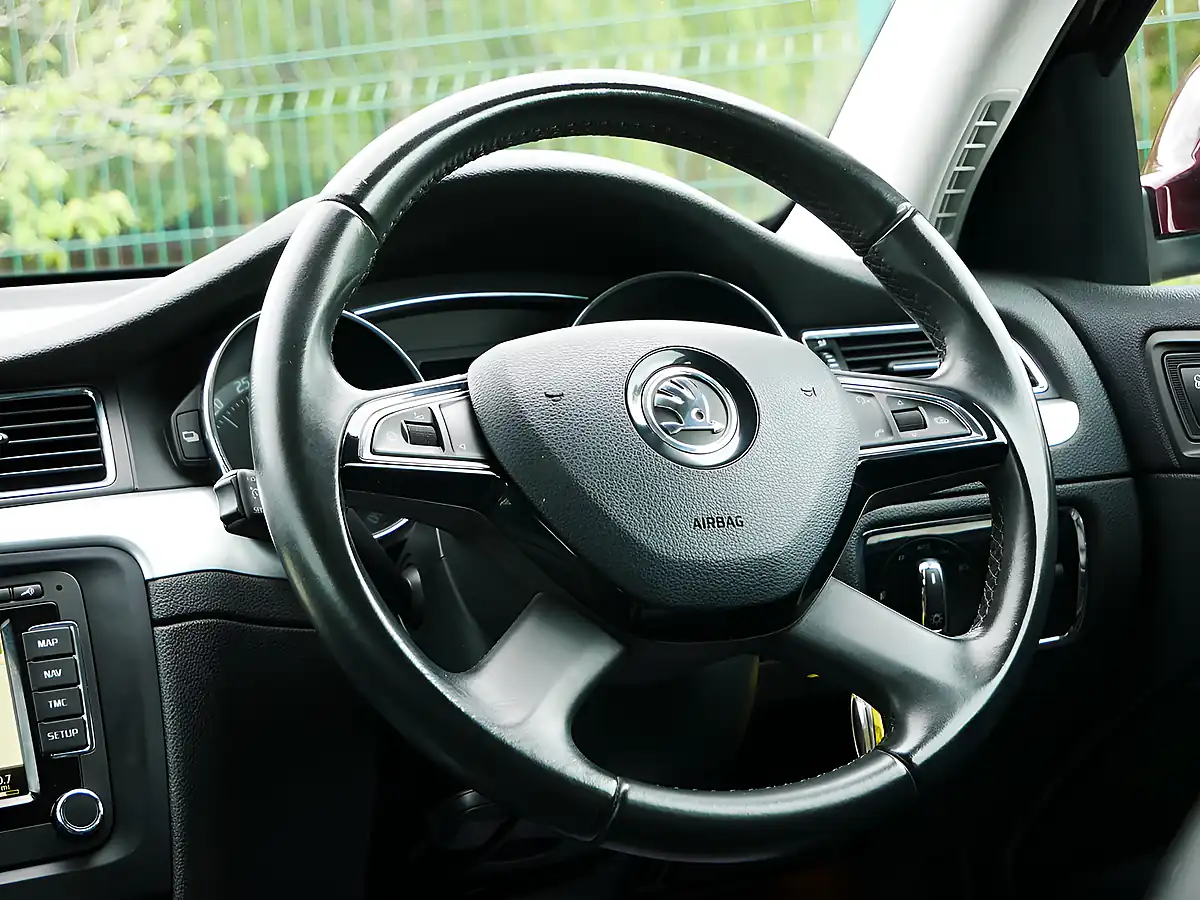 Used 2014 Skoda Superb Elegance Red - Interior and Exterior details 16