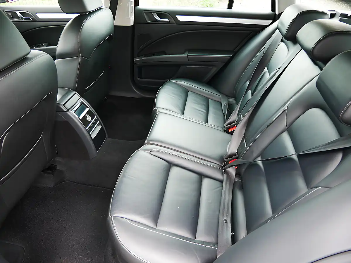 Used 2014 Skoda Superb Elegance Red - Interior and Exterior details 19