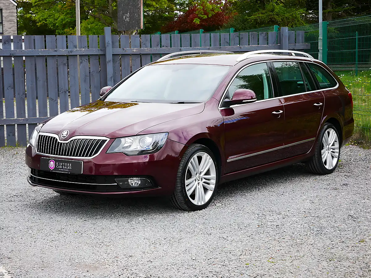 Used 2014 Skoda Superb Elegance Red - Interior and Exterior details 4