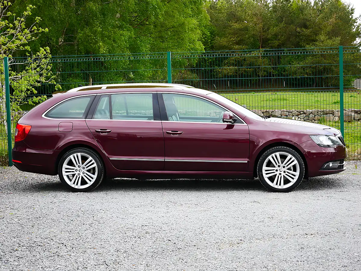 Used 2014 Skoda Superb Elegance Red - Interior and Exterior details 5