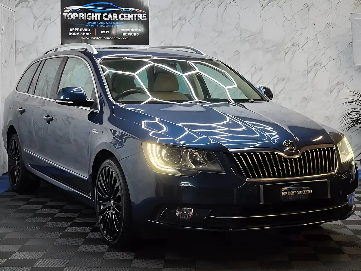Used 2014 Skoda Superb Laurin & Klement Blue - Front View