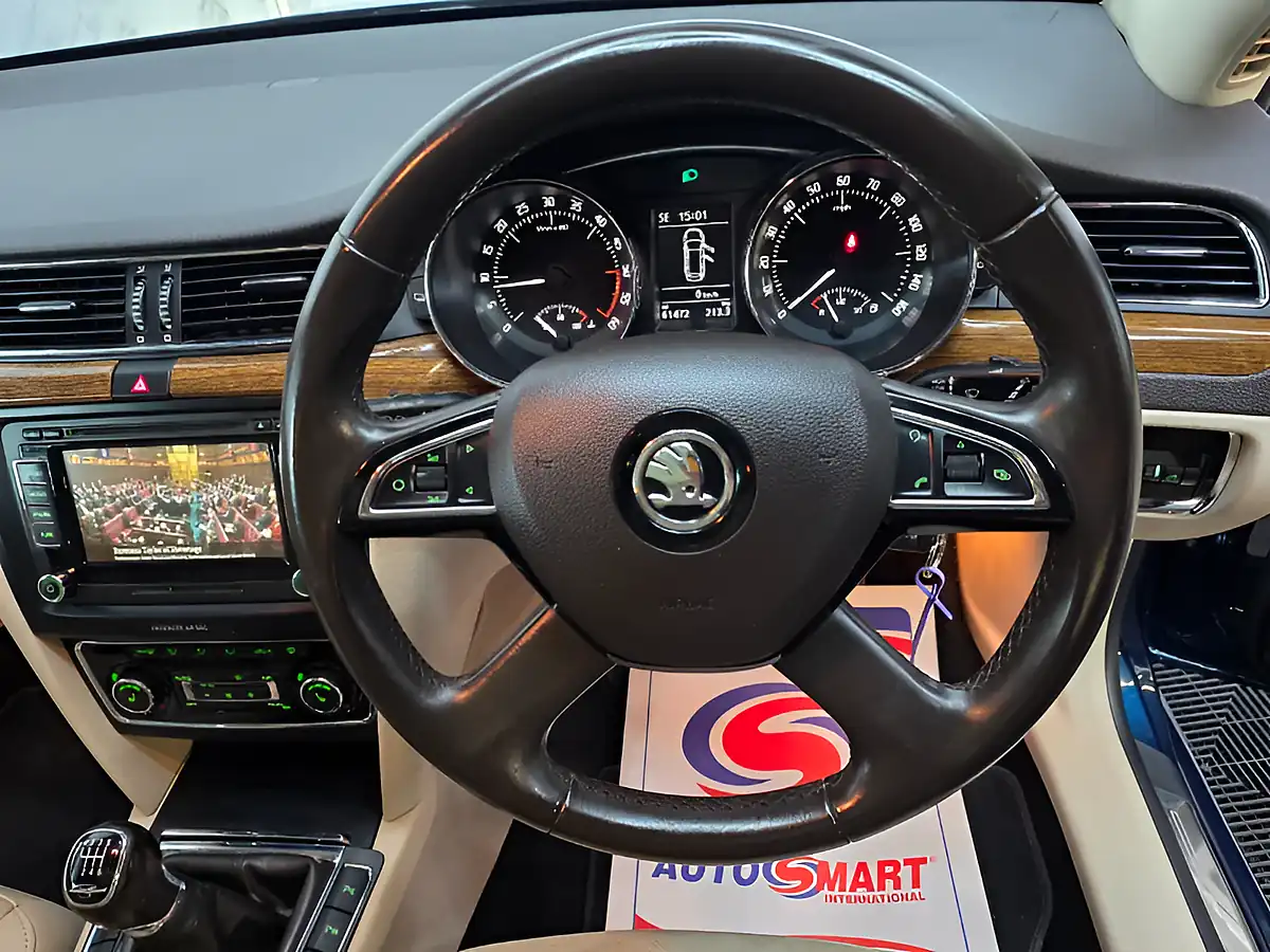 Used 2014 Skoda Superb Laurin & Klement Blue - Interior and Exterior details 13