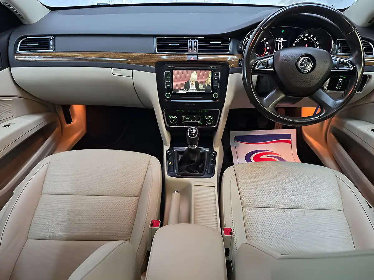 Used 2014 Skoda Superb Laurin & Klement Blue - Interior and Exterior details 14