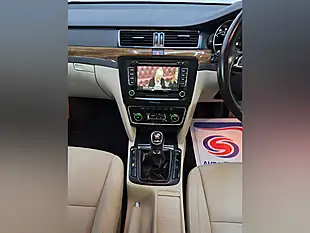 Used 2014 Skoda Superb Laurin & Klement Blue - Interior and Exterior details 15