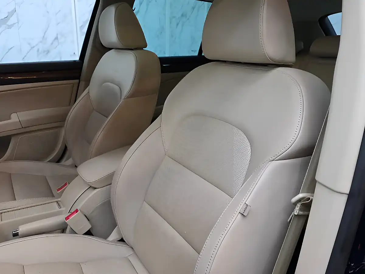 Used 2014 Skoda Superb Laurin & Klement Blue - Interior and Exterior details 17