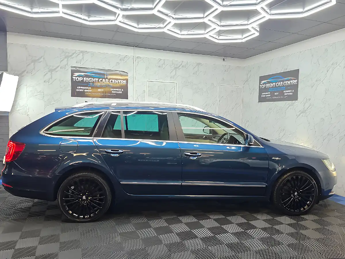 Used 2014 Skoda Superb Laurin & Klement Blue - Interior and Exterior details 9