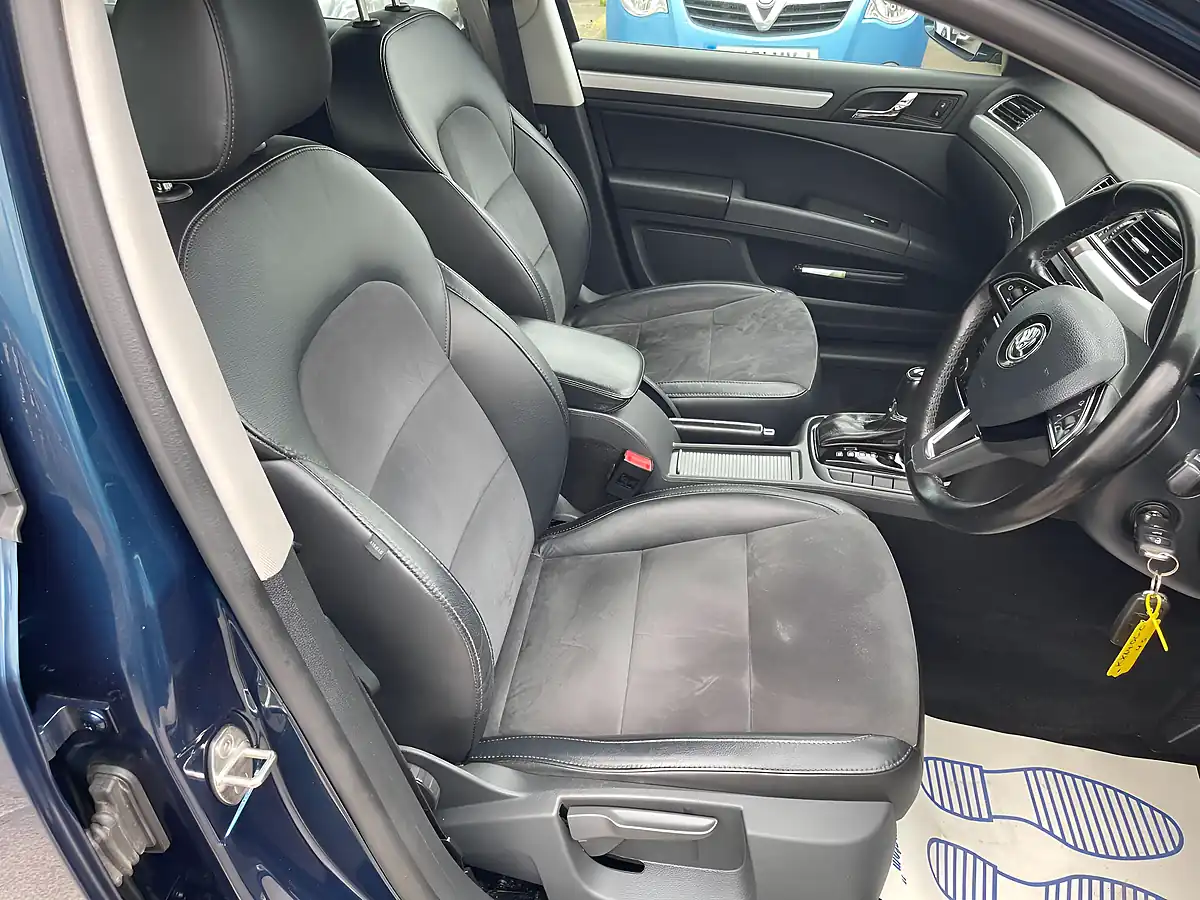 Used 2014 Skoda Superb Se Blue - Interior and Exterior details 10