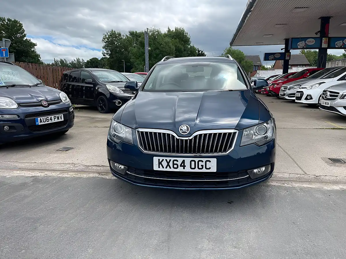 Used 2014 Skoda Superb Se Blue - Interior and Exterior details 12