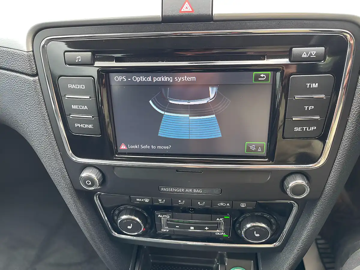 Used 2014 Skoda Superb Se Blue - Interior and Exterior details 14