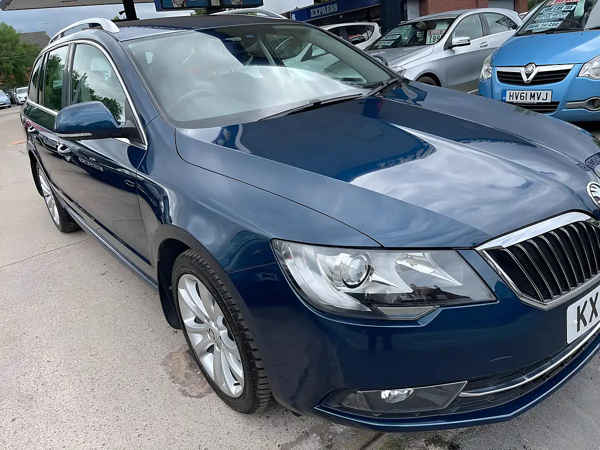Used 2014 Skoda Superb Se Blue - Interior and Exterior details 16