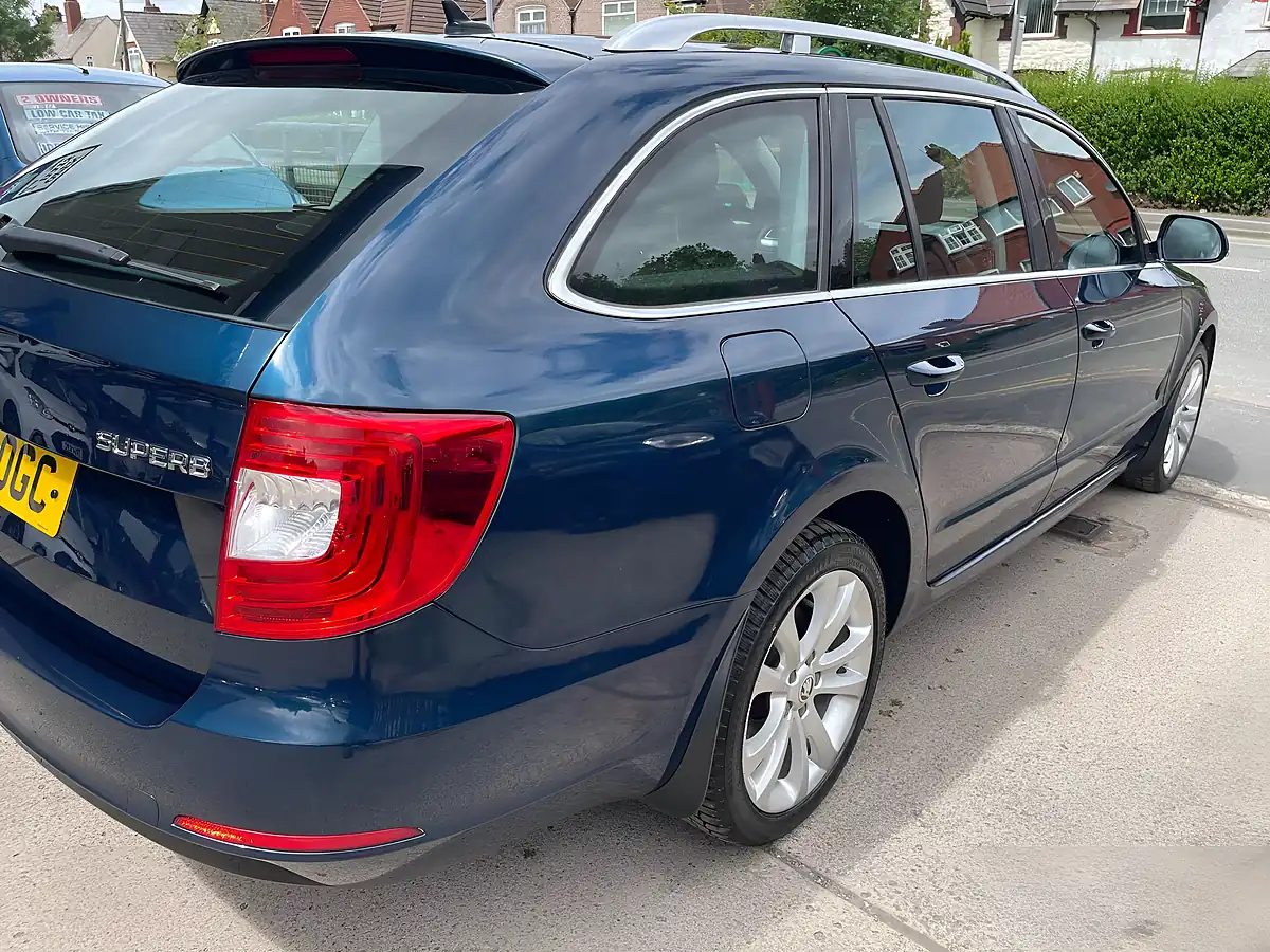 Used 2014 Skoda Superb Se Blue - Interior and Exterior details 17