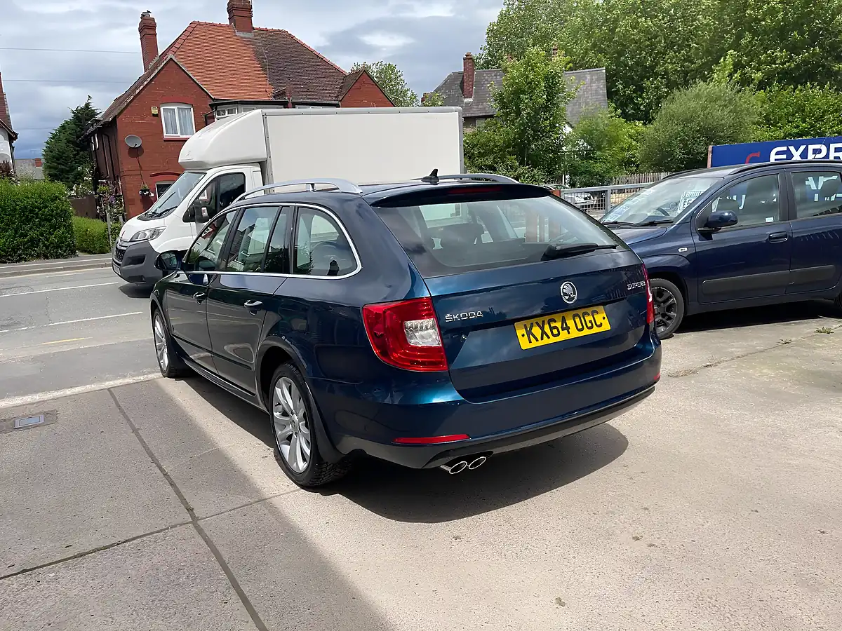 Used 2014 Skoda Superb Se Blue - Interior and Exterior details 5