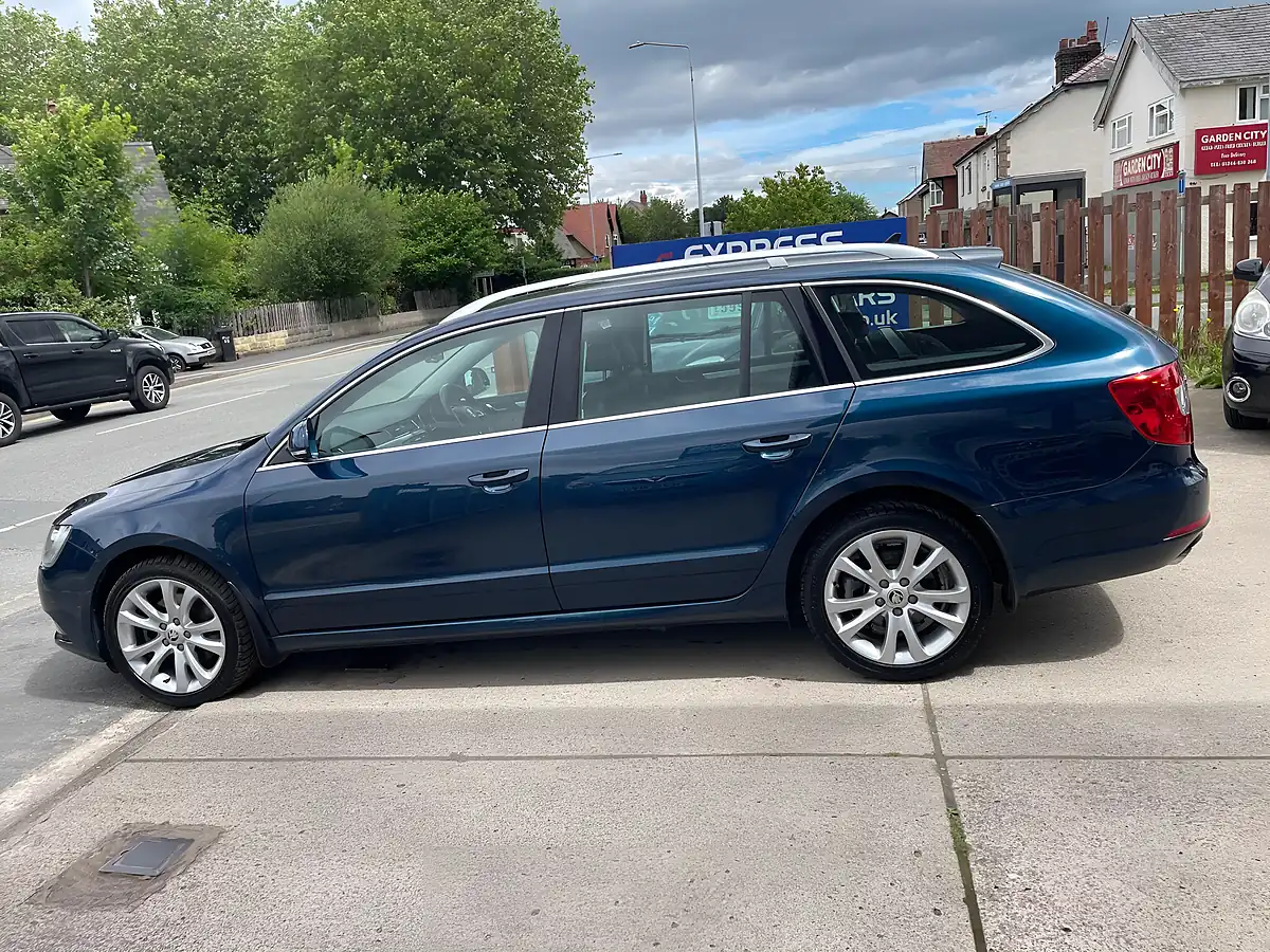 Used 2014 Skoda Superb Se Blue - Interior and Exterior details 6