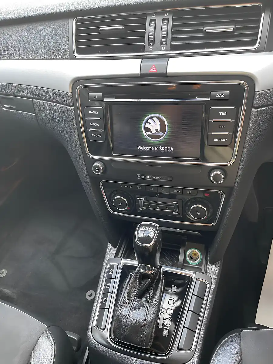 Used 2014 Skoda Superb Se Blue - Interior and Exterior details 8