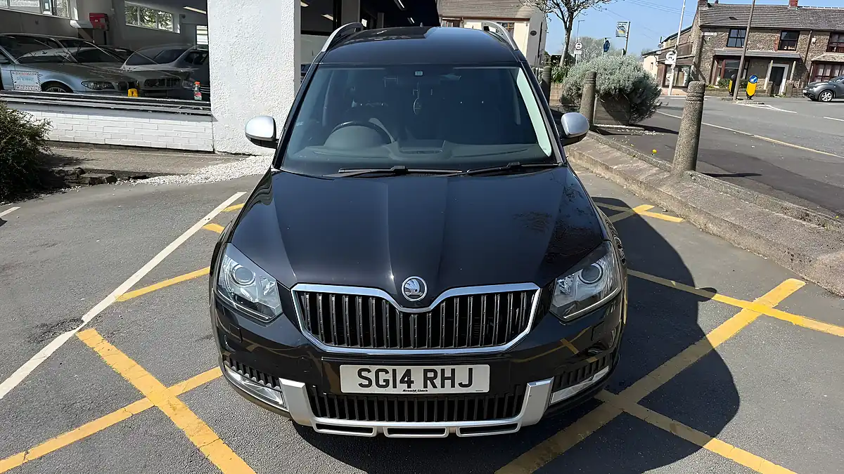 Used 2014 Skoda Yeti Elegance Outdoor Black - Interior and Exterior details 12