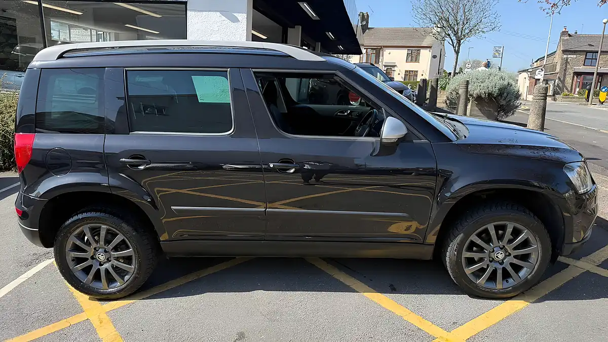 Used 2014 Skoda Yeti Elegance Outdoor Black - Interior and Exterior details 14