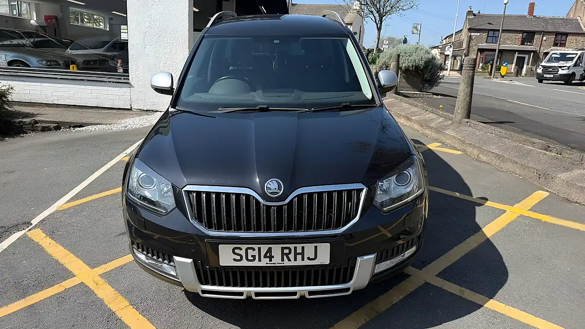 Used 2014 Skoda Yeti Elegance Outdoor Black - Interior and Exterior details 9