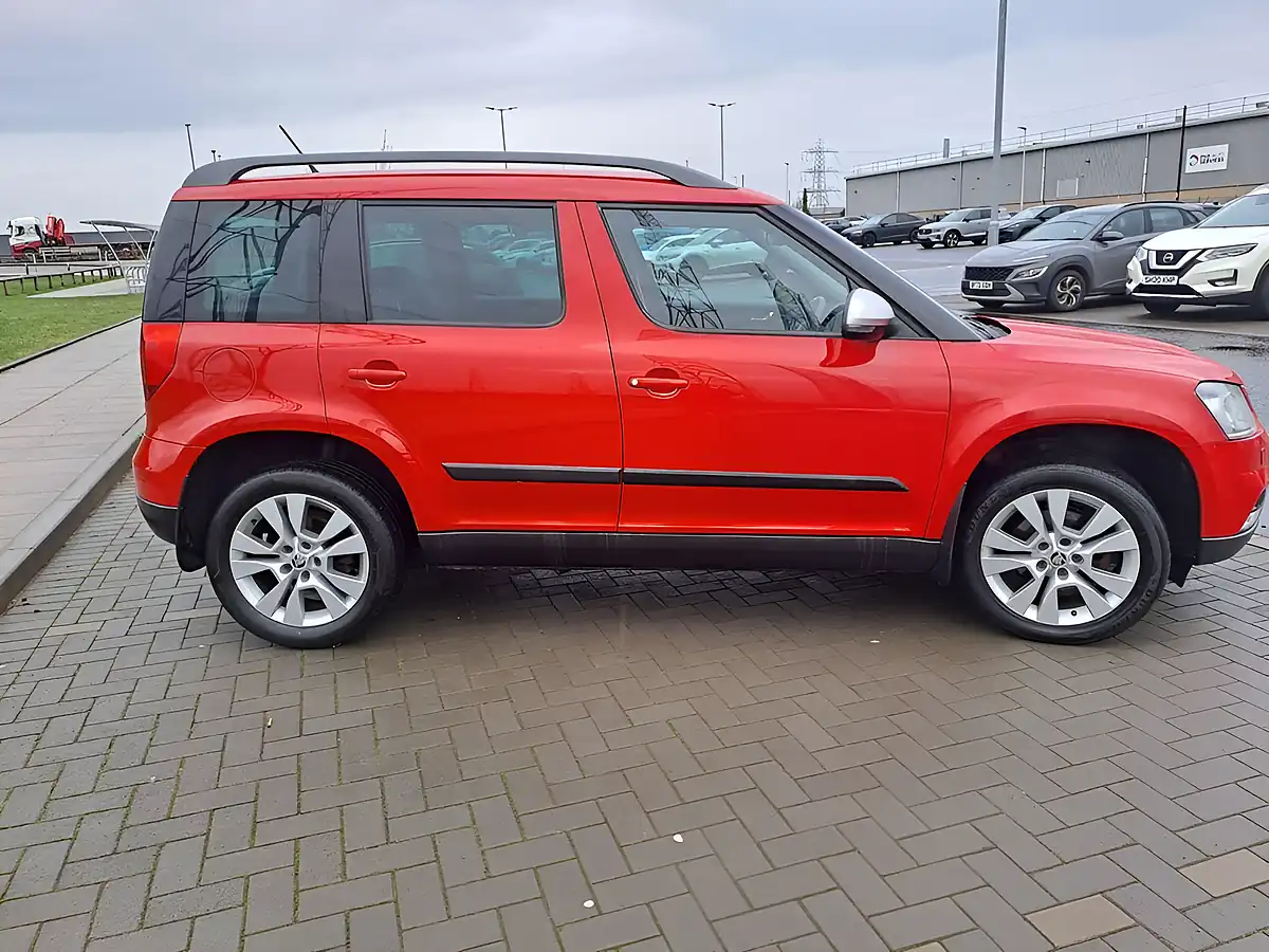 Used 2014 Skoda Yeti Elegance Outdoor Red - Interior and Exterior details 4