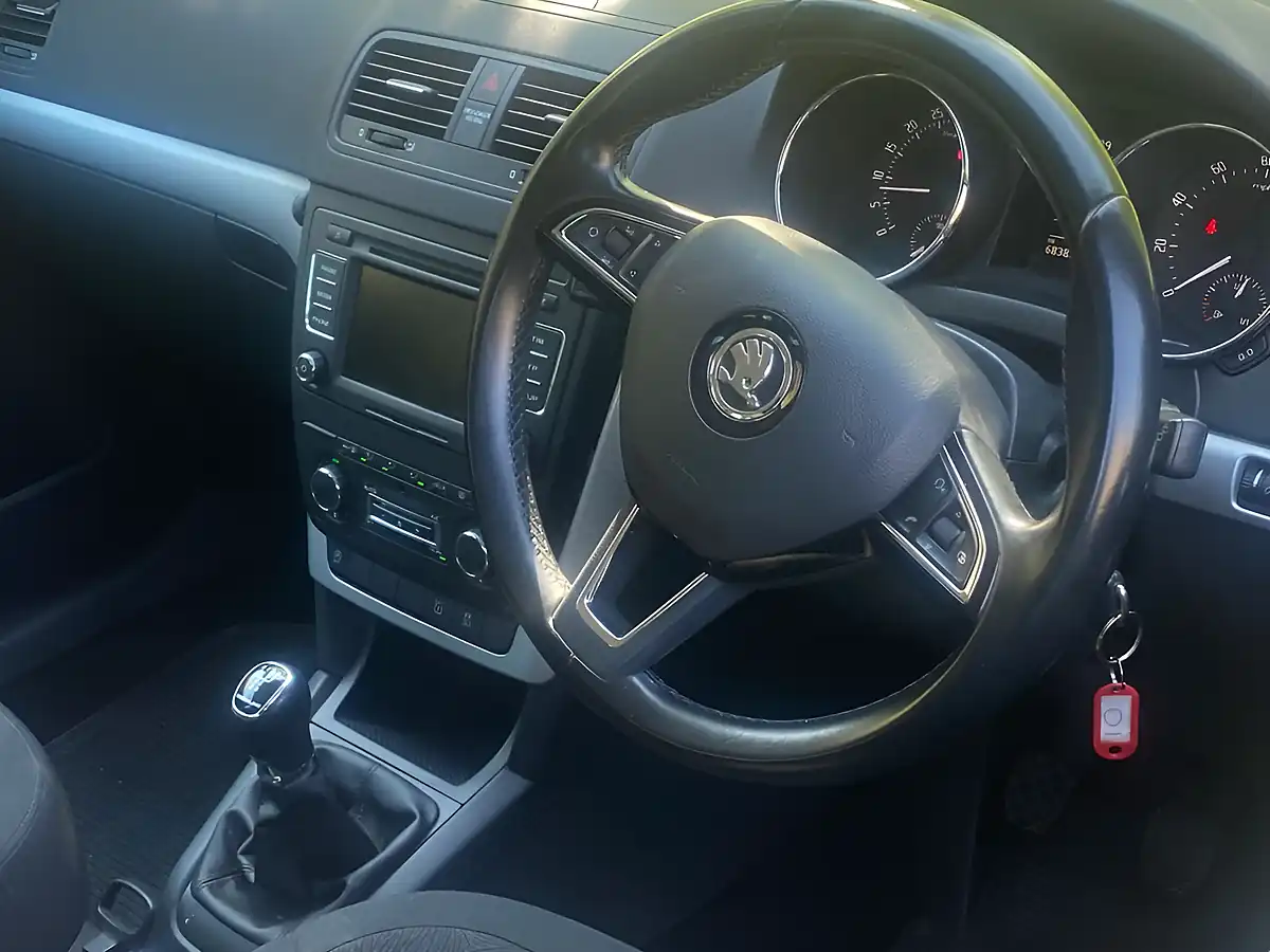 Used 2014 Skoda Yeti Greenline Ii Se Beige - Interior and Exterior details 10