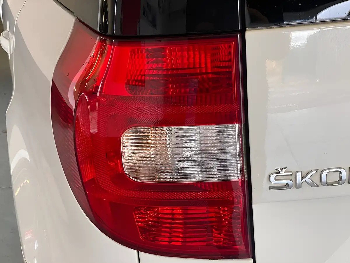 Used 2014 Skoda Yeti Greenline Ii Se White - Interior and Exterior details 14
