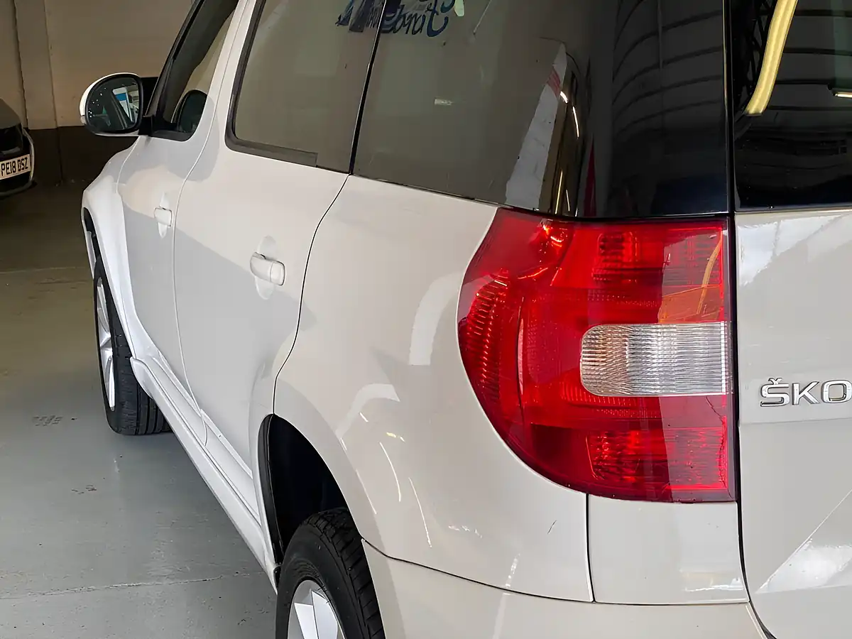 Used 2014 Skoda Yeti Greenline Ii Se White - Interior and Exterior details 15