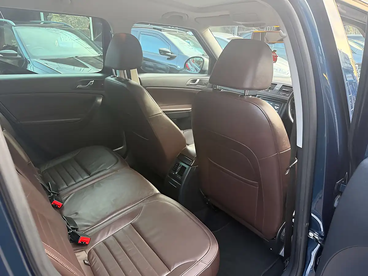 Used 2014 Skoda Yeti Laurin & Klement Outdoor Blue - Interior and Exterior details 12