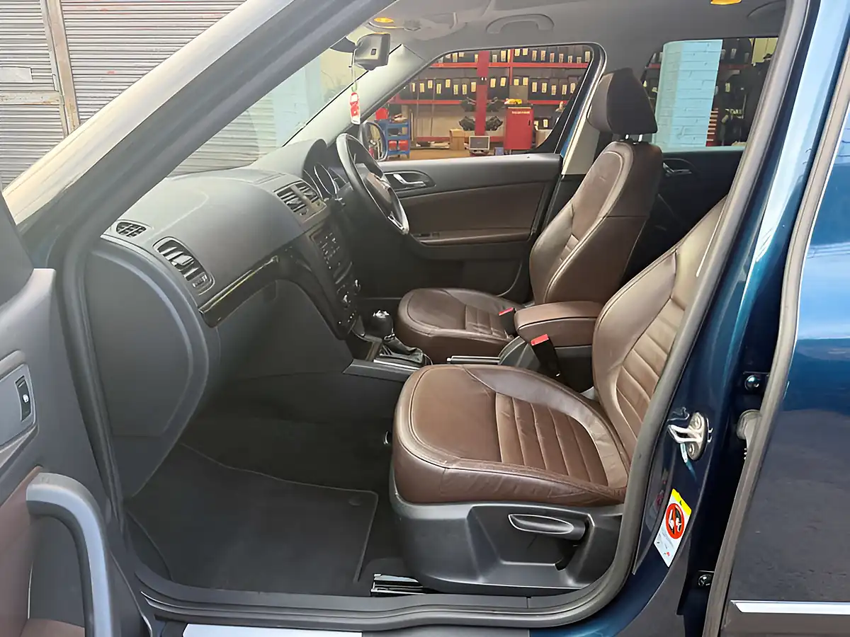 Used 2014 Skoda Yeti Laurin & Klement Outdoor Blue - Interior and Exterior details 18