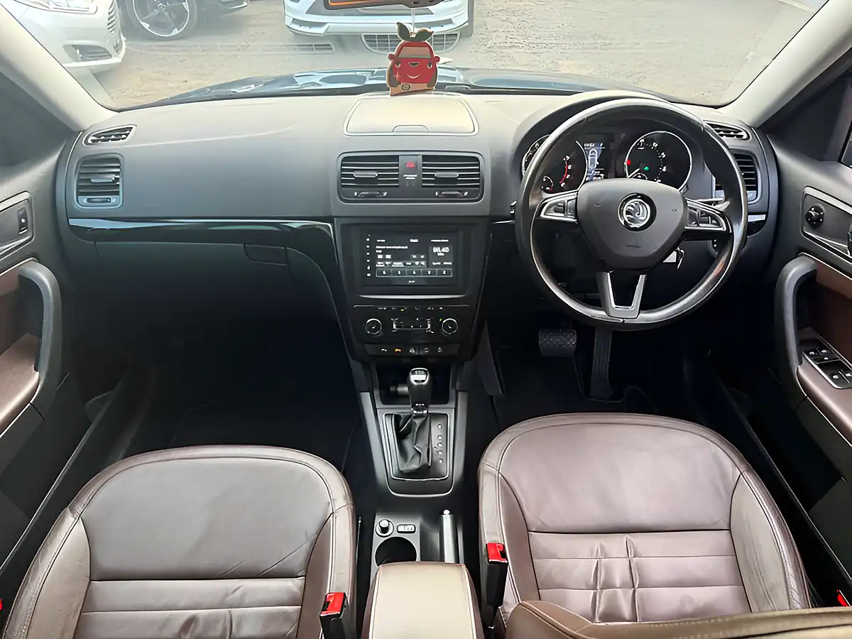 Used 2014 Skoda Yeti Laurin & Klement Outdoor Blue - Interior and Exterior details 19