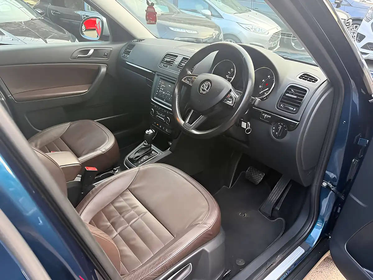 Used 2014 Skoda Yeti Laurin & Klement Outdoor Blue - Interior and Exterior details 8