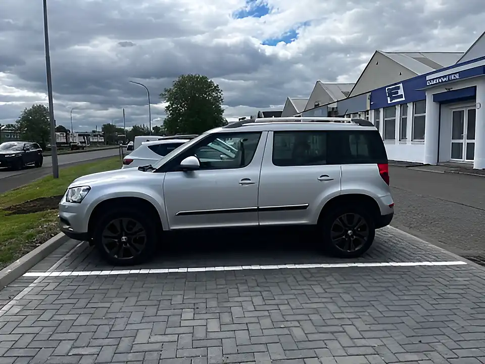 Used 2014 Skoda Yeti Outdoor Laurin & Klement Silver - Interior and Exterior details 14