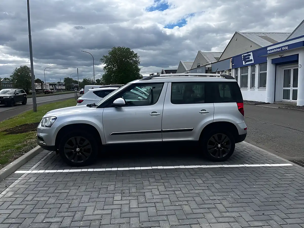 Used 2014 Skoda Yeti Outdoor Laurin & Klement Silver - Interior and Exterior details 16