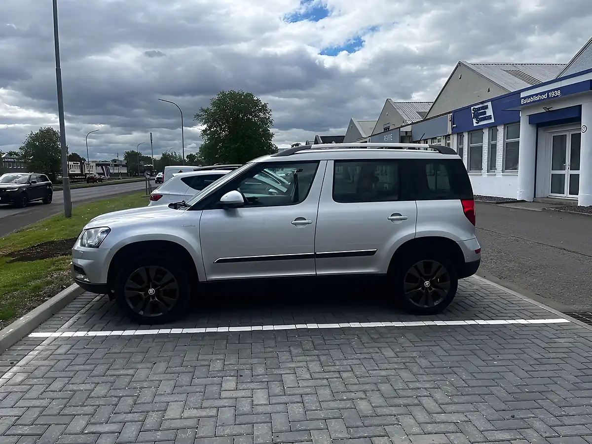 Used 2014 Skoda Yeti Outdoor Laurin & Klement Silver - Interior and Exterior details 17