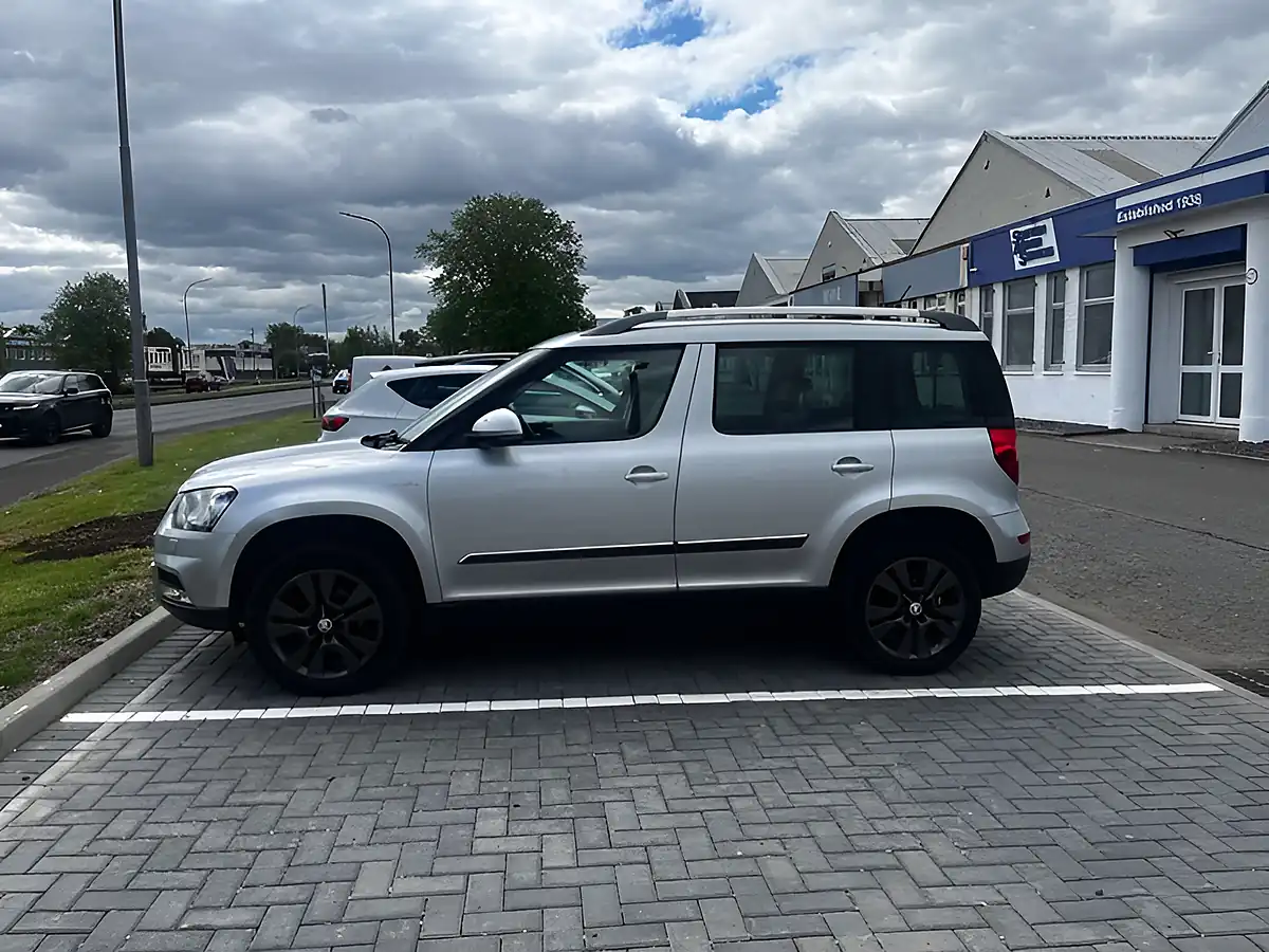 Used 2014 Skoda Yeti Outdoor Laurin & Klement Silver - Interior and Exterior details 19