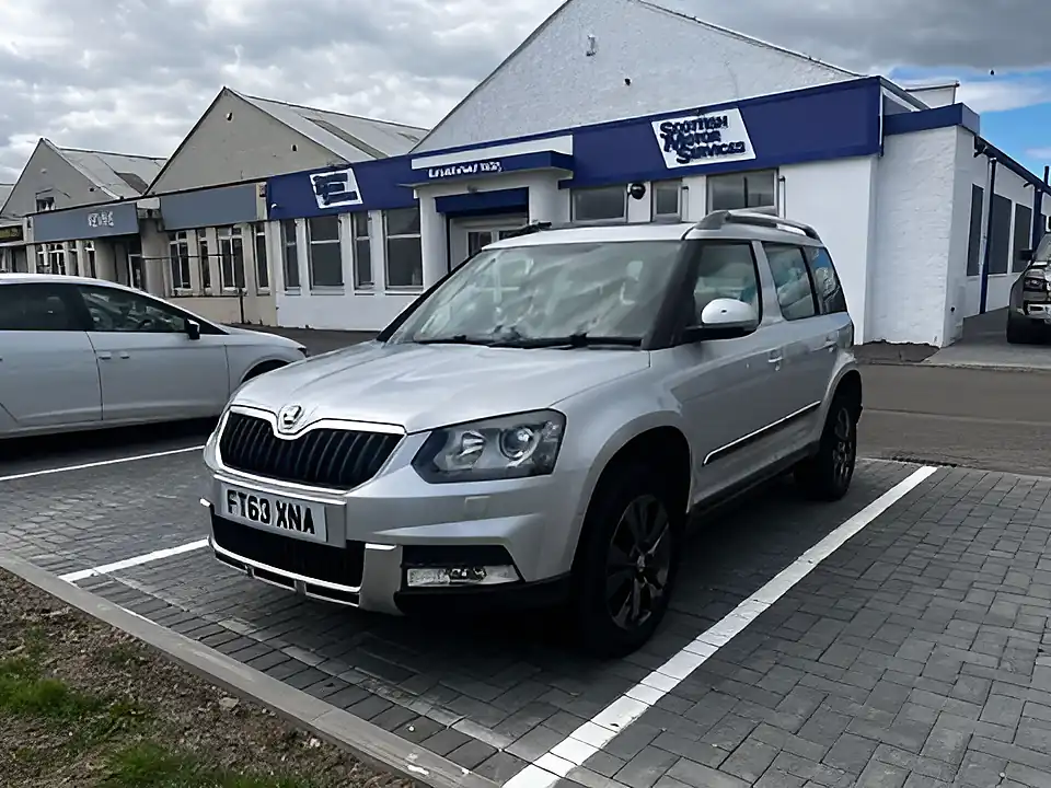 Used 2014 Skoda Yeti Outdoor Laurin & Klement Silver - Interior and Exterior details 2