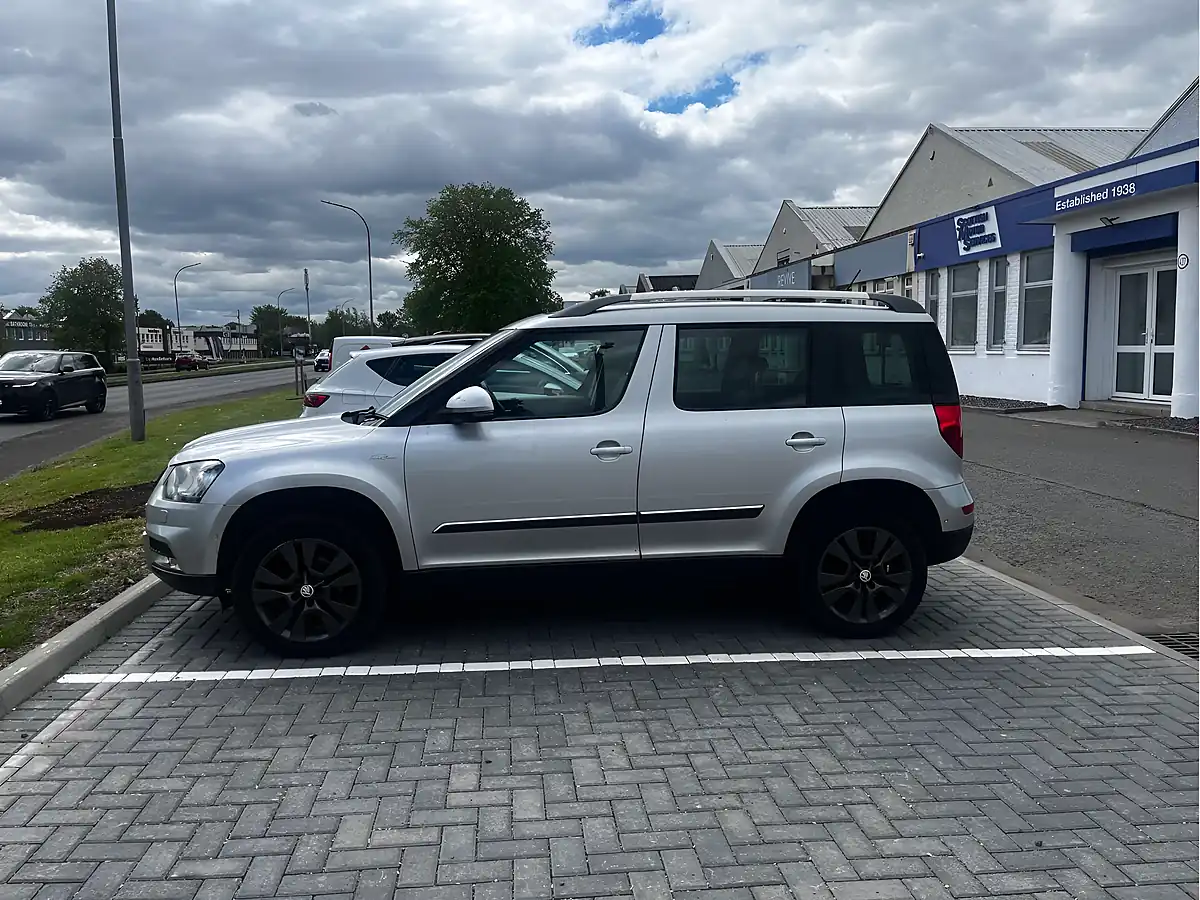 Used 2014 Skoda Yeti Outdoor Laurin & Klement Silver - Interior and Exterior details 20