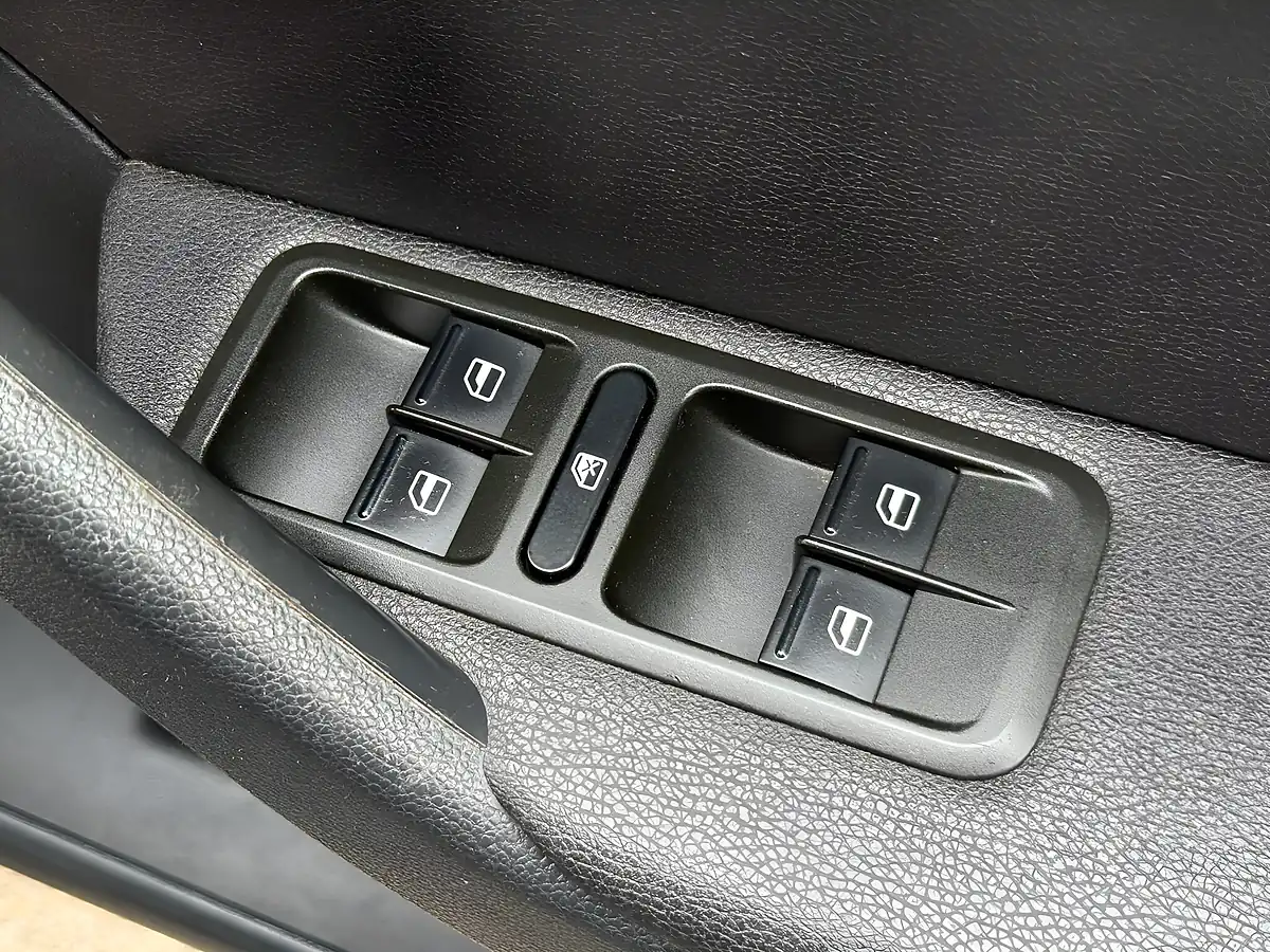 Used 2014 Skoda Yeti S Black - Interior and Exterior details 16