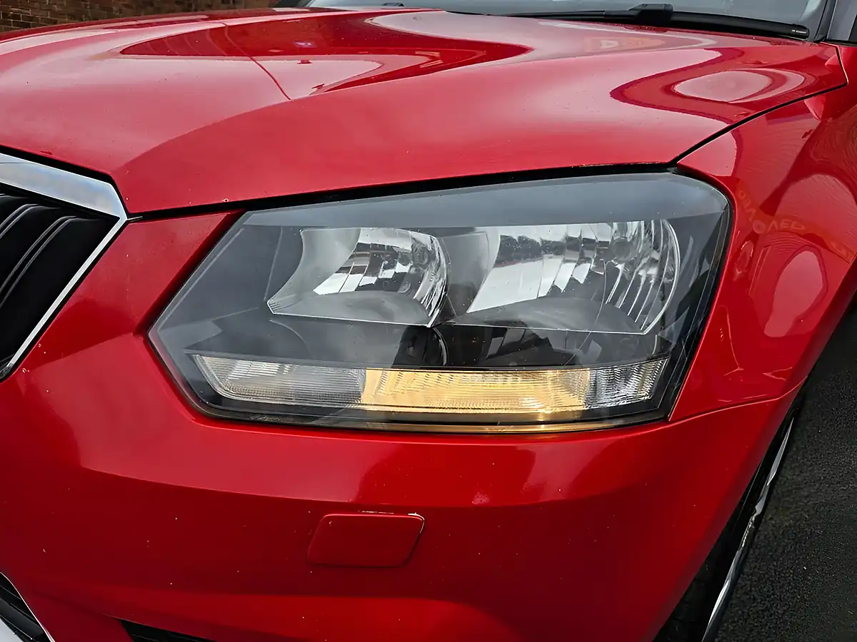 Used 2014 Skoda Yeti Se Red - Interior and Exterior details 13