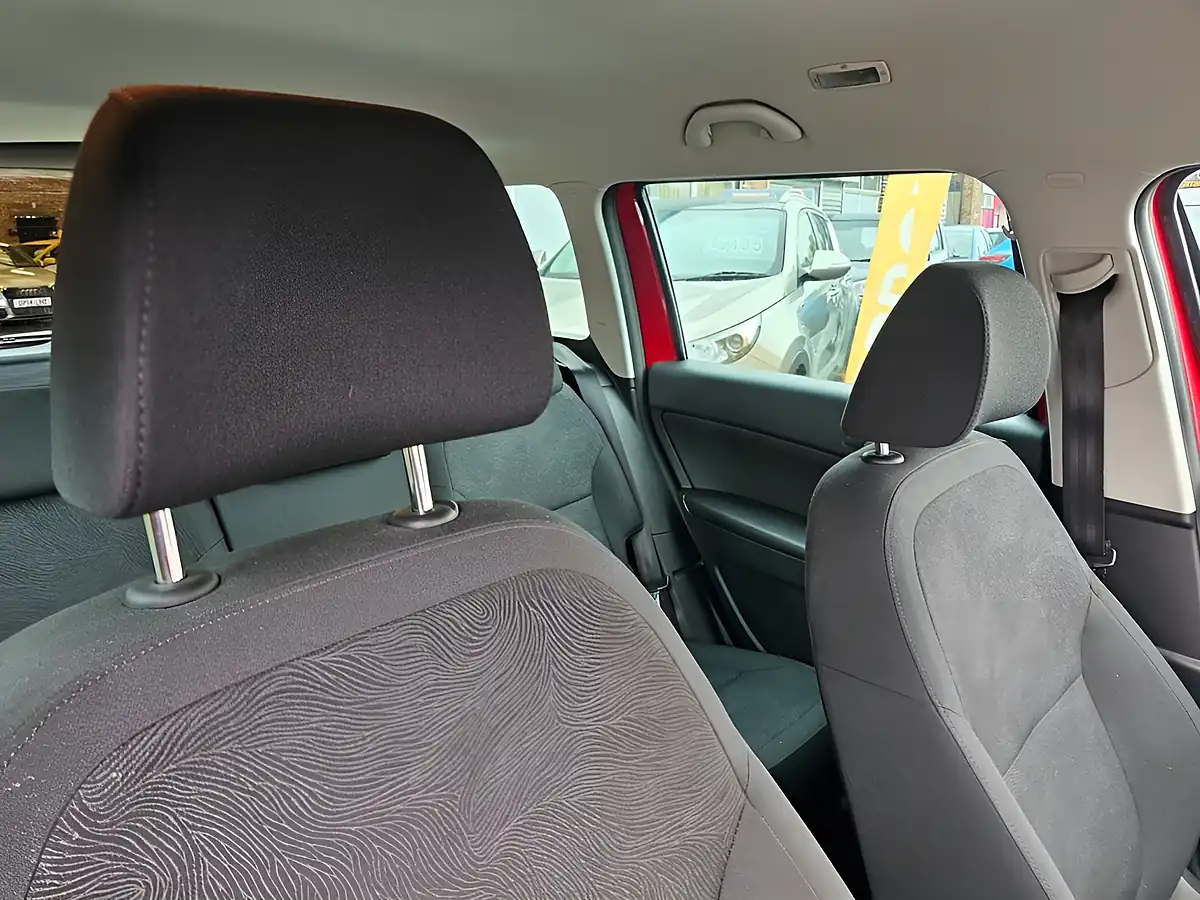 Used 2014 Skoda Yeti Se Red - Interior and Exterior details 12